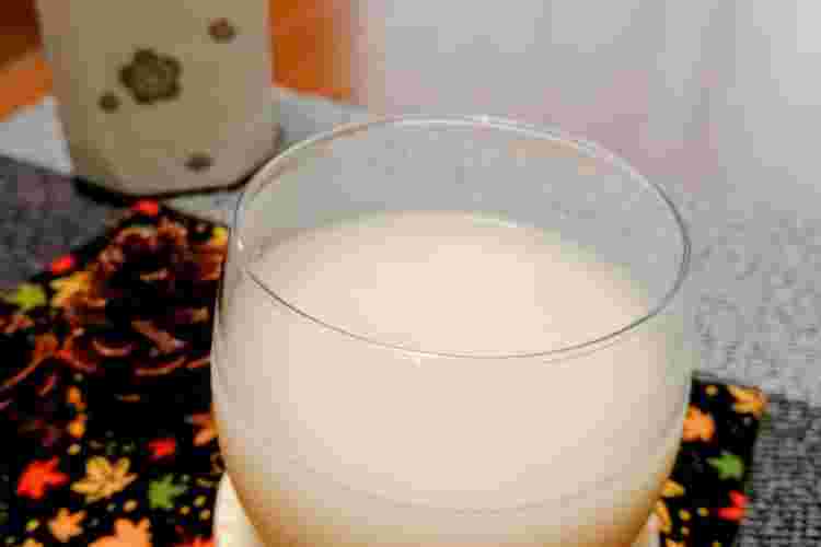 疲労回復に効果的な食べ物の甘酒とお酢ドリンク