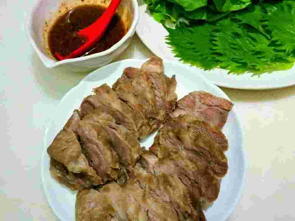 粒マスタードハニーで食べる蒸し豚