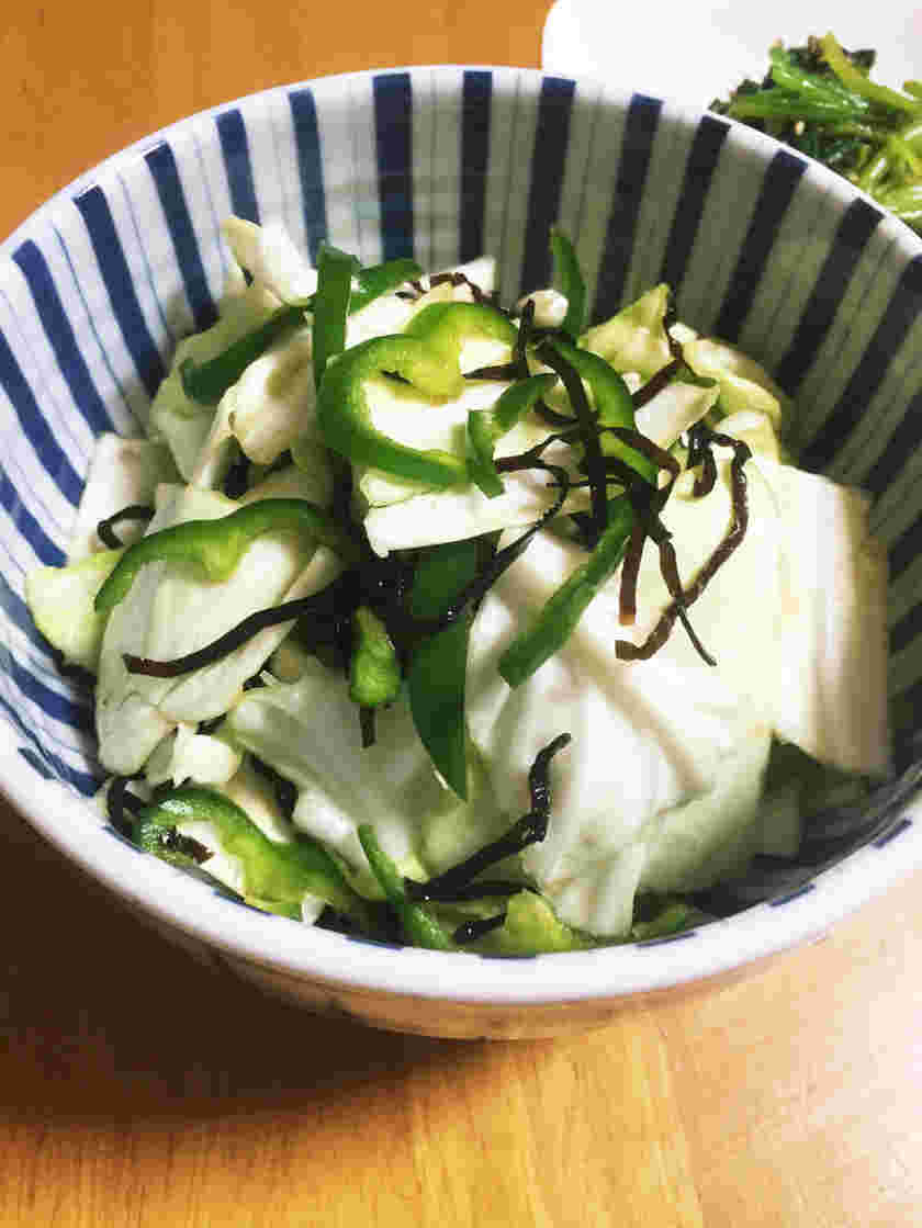 キャベツとピーマンの塩昆布サラダ