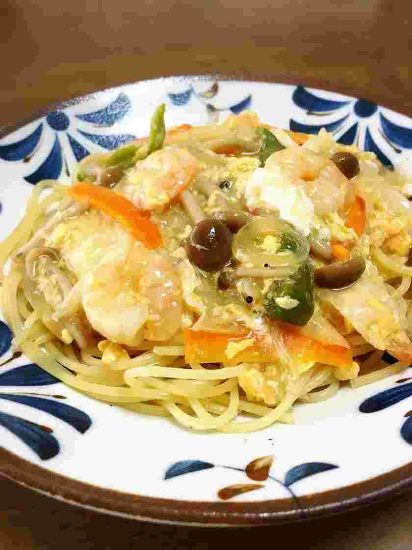 キャベツとピーマンを使った中華風卵あんかけパスタ