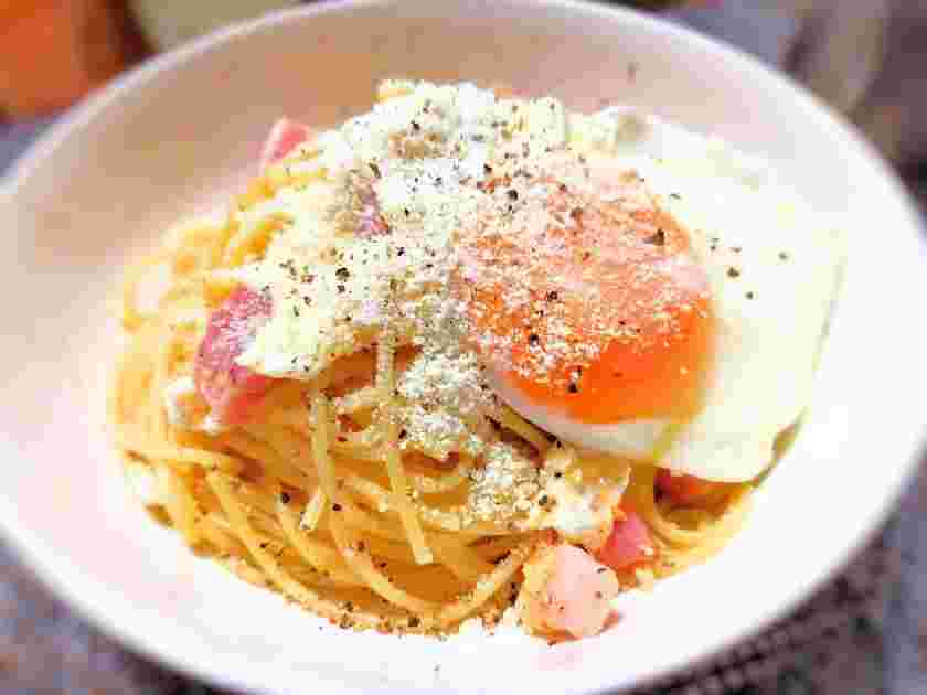 チーズたっぷりの貧乏人のパスタ