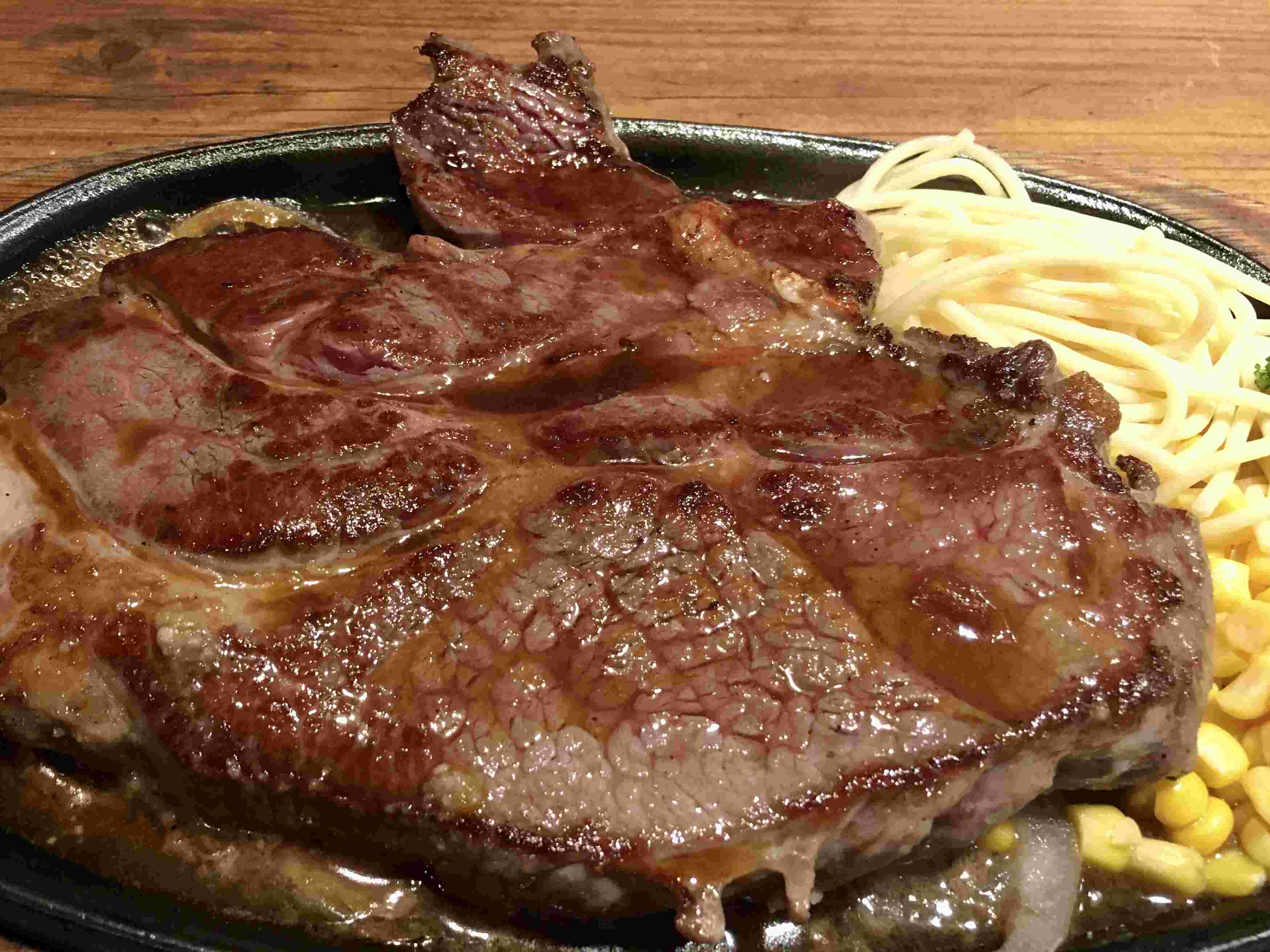 オーブンで焼いたステーキ