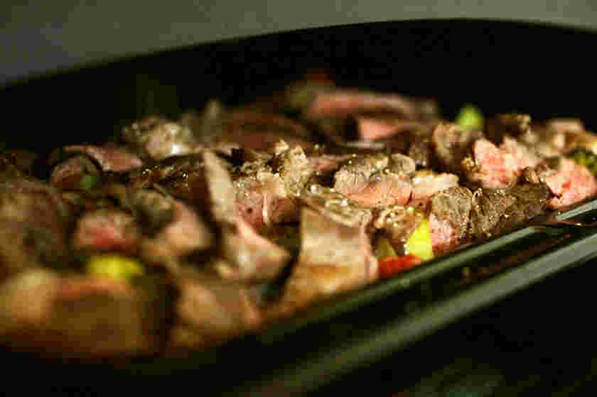 オーブンで焼いたステーキのプレート