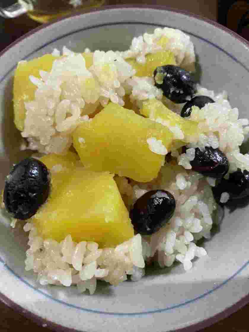 お正月料理に合う黒豆とサツマイモの炊き込みご飯