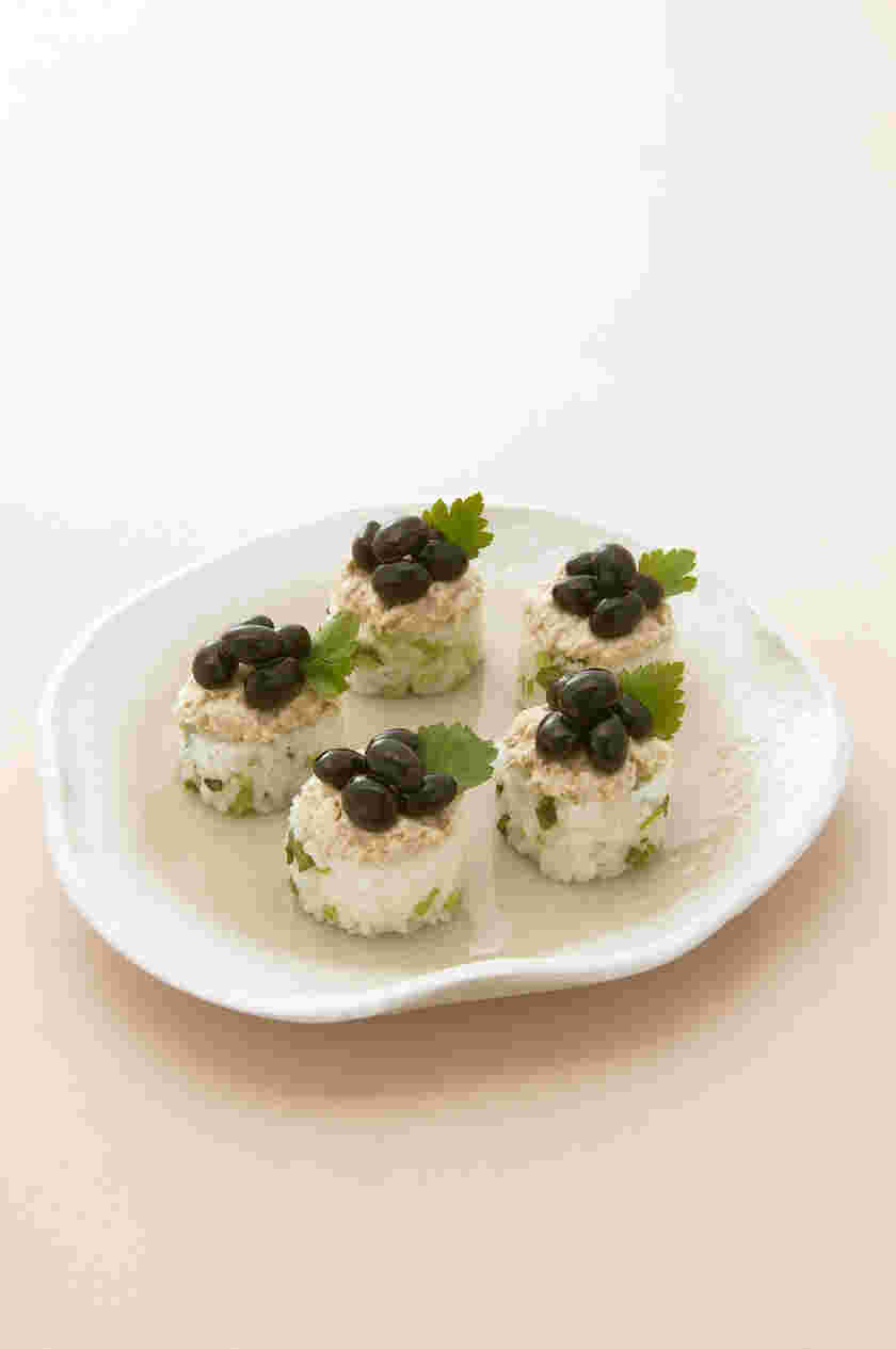お正月料理に合う黒豆とツナのフィンガーライス