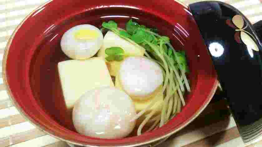お正月料理に合う手まり麩と卵豆腐の吸い物