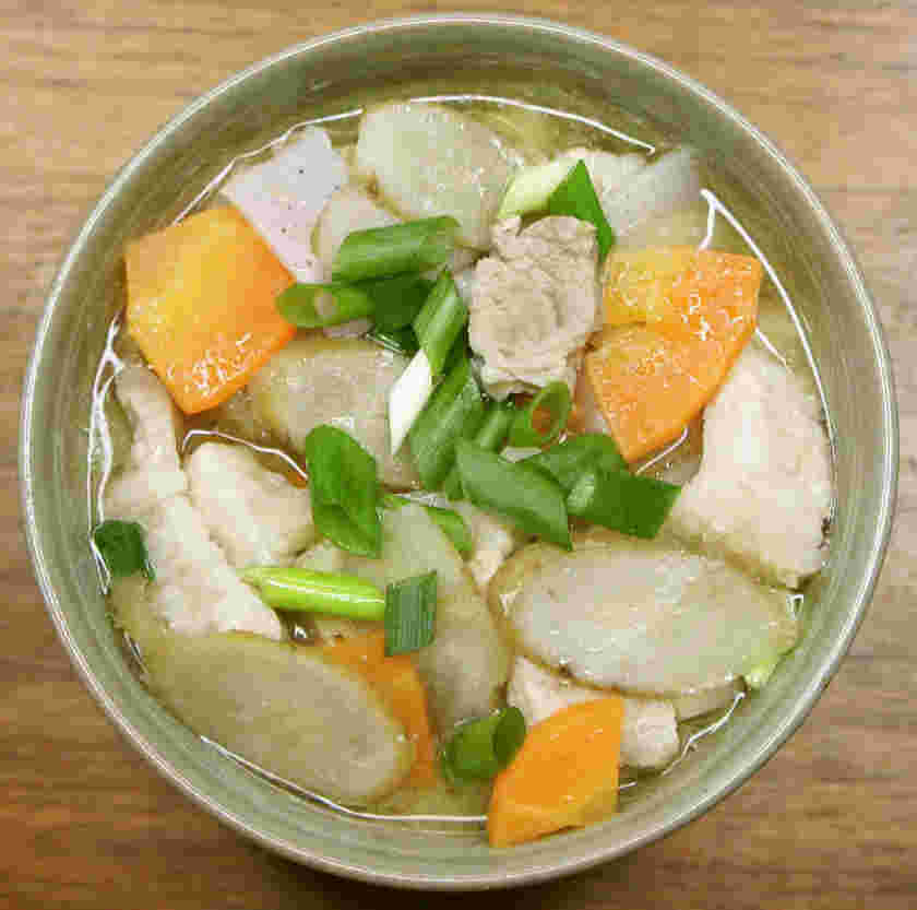 豚汁定食に人気の豚バラブロックの豚汁
