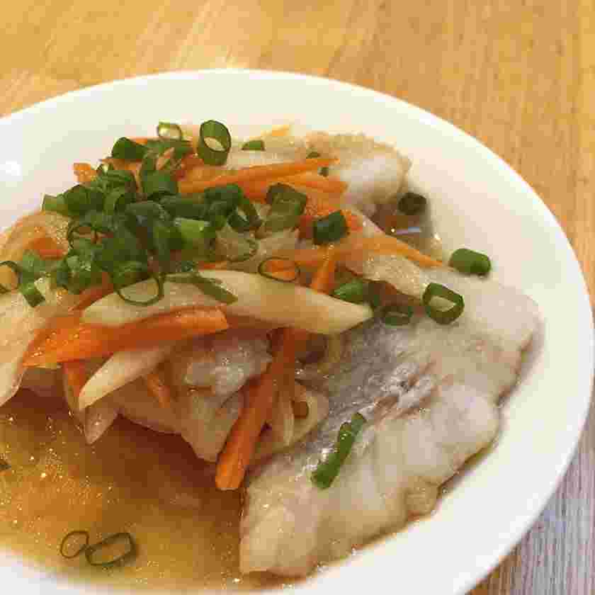 豚汁定食のおかずに合うたらの南蛮漬け