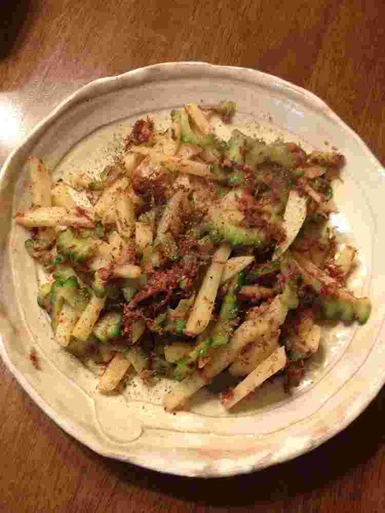 豚汁定食におすすめなゴーヤとコンビーフの炒めたもの