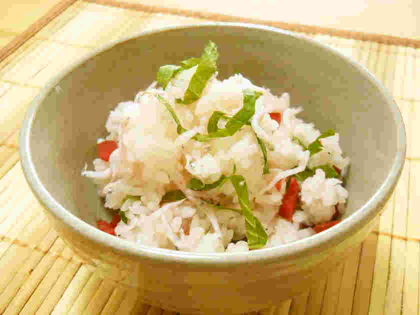 豚汁定食におすすめのシソとしらすのご飯