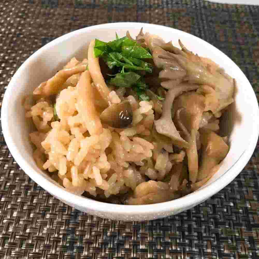 八方だしを使った舞茸としめじの簡単炊き込みご飯
