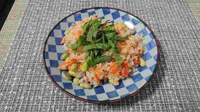 創味シャンタンを使った鮭と枝豆のチャーハン