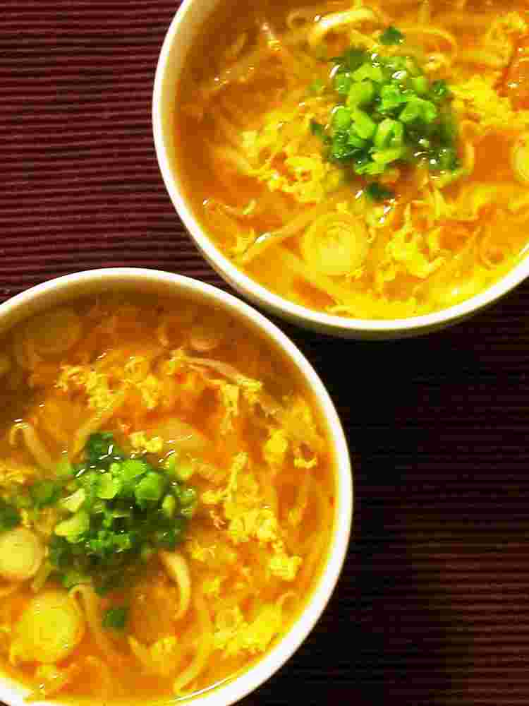 もやしとキムチと卵のおかずスープ