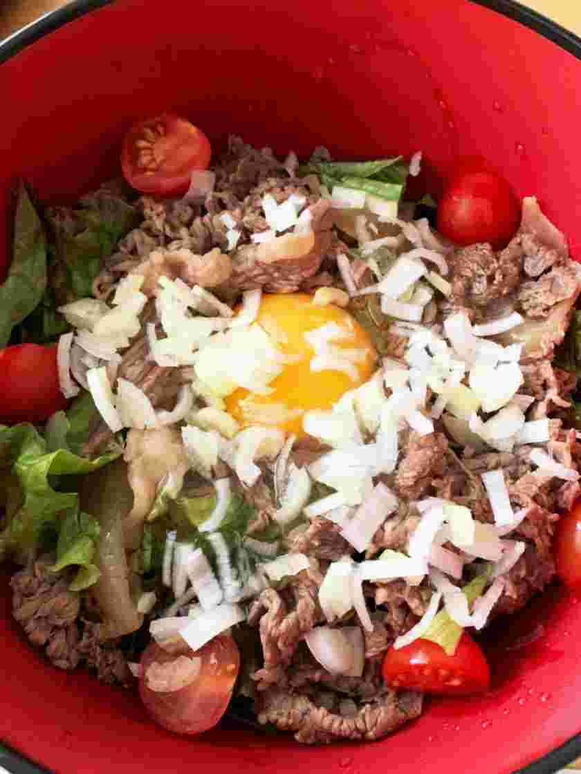 牛丼をアレンジしたサラダご飯