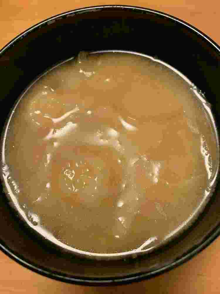 シュウマイの皮と玉ねぎと麩の味噌汁