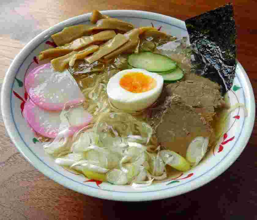 クラッシュアイスが入ったラーメン