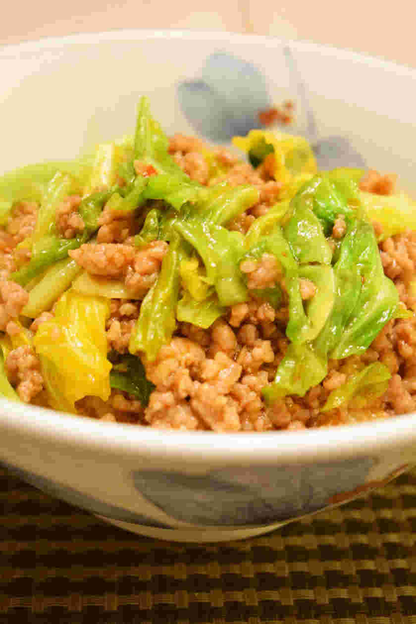 キャベツのピリ辛豚ひき肉丼