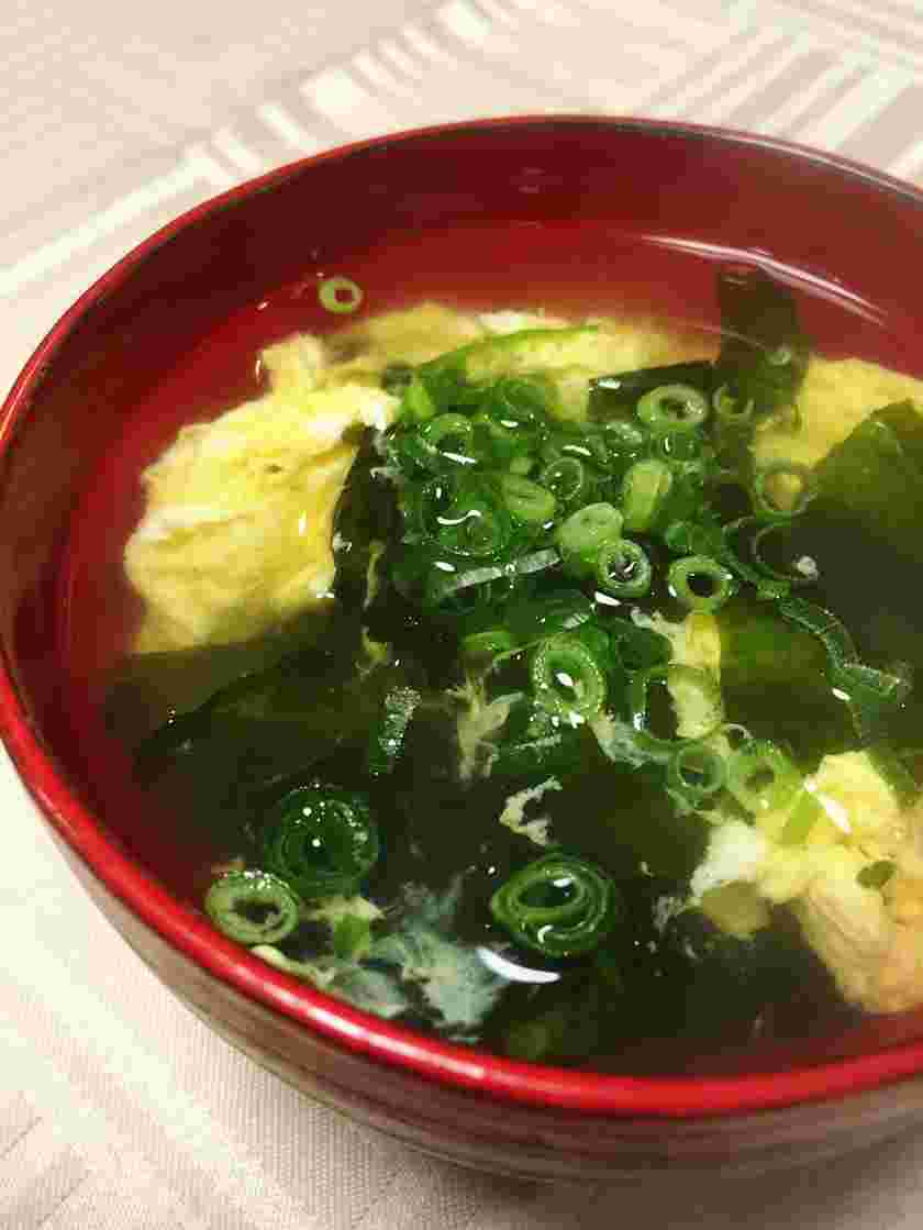 ちらし寿司に合う献立メニューのわかめと卵のお吸い物
