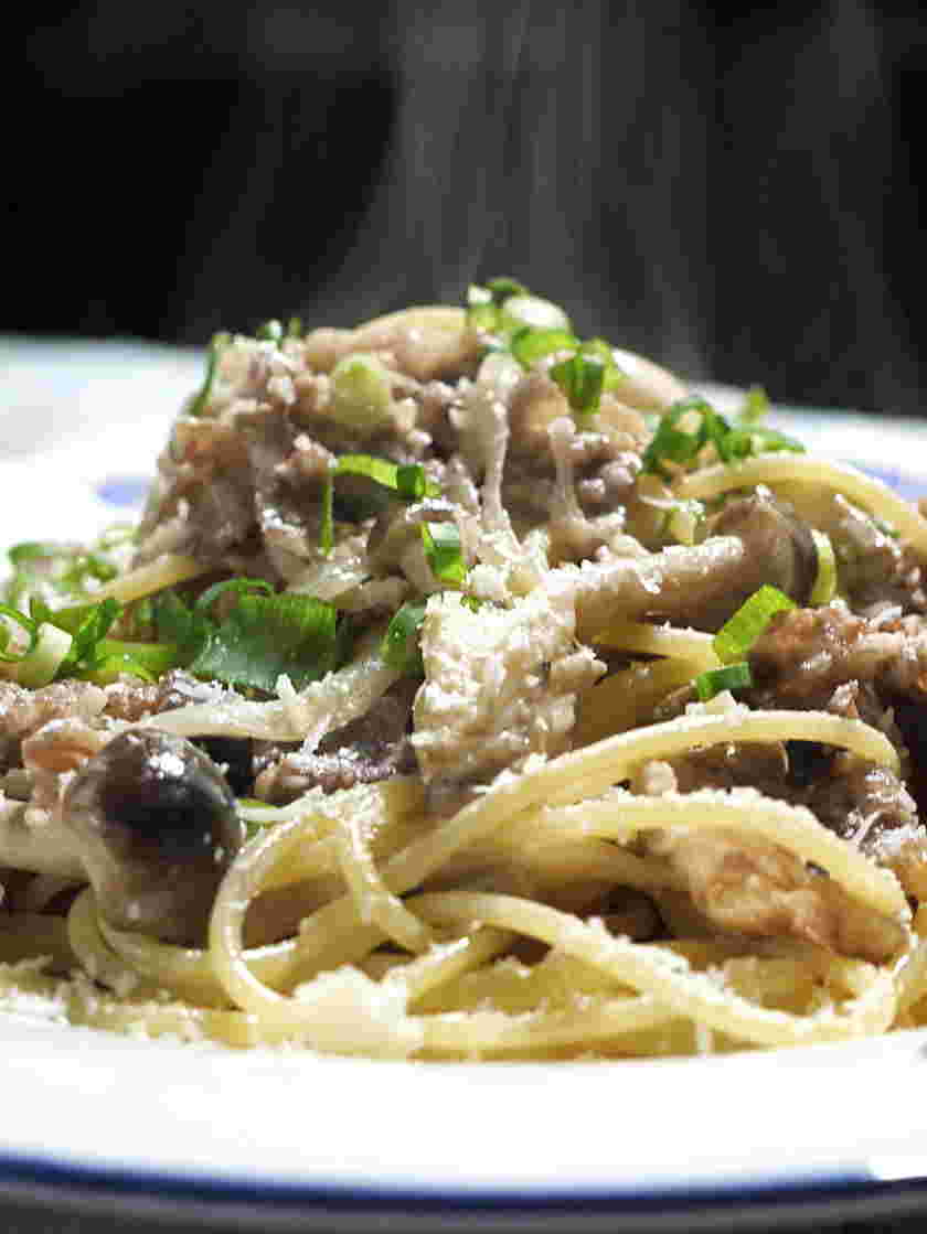 牛肉ときのこのサワークリームパスタ