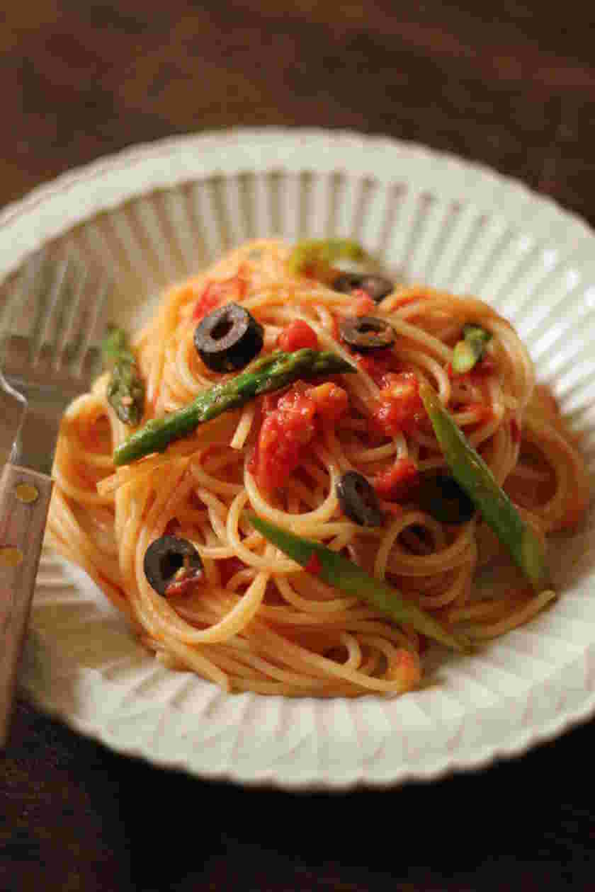 アスパラのトマトアンチョビソースパスタ