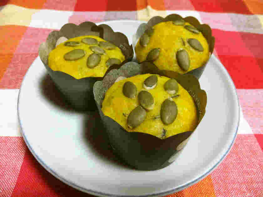 ヨーグルト入りカップのかぼちゃケーキ