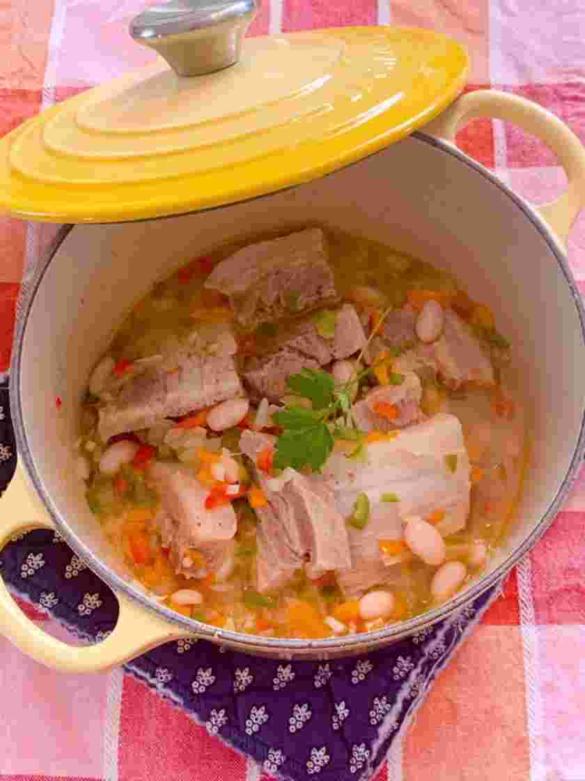 スーチカーと白インゲン豆の煮込み