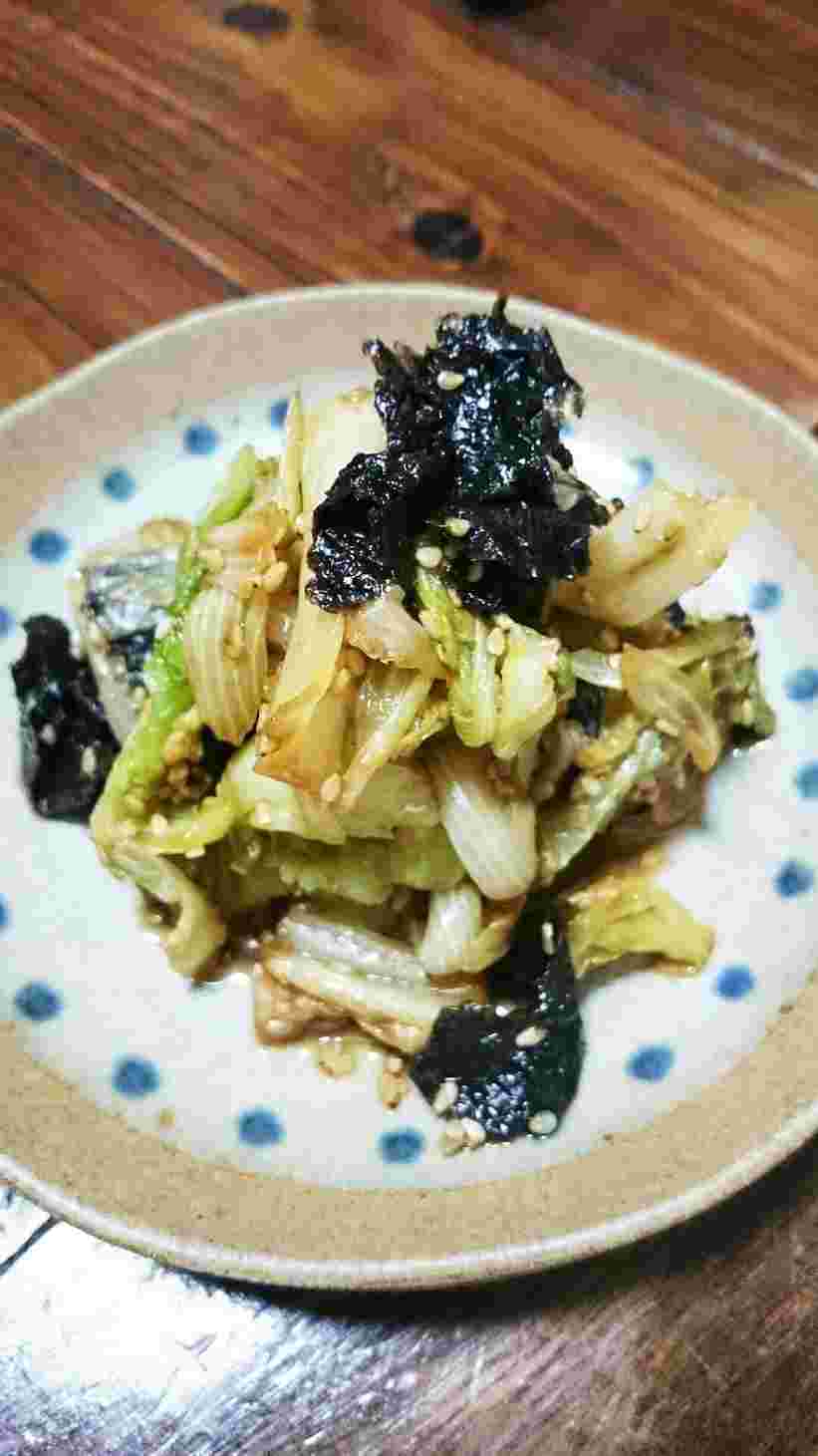 野菜のおかずのレタスと海苔のサッと炒め