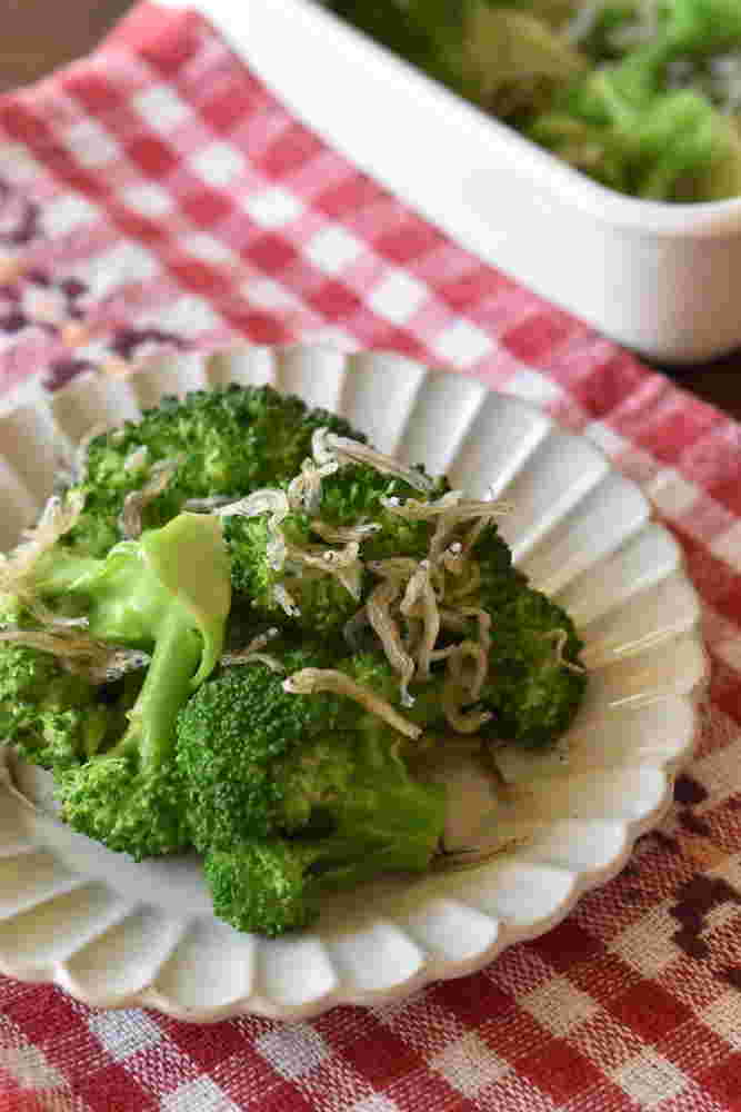 野菜のおかずのブロッコリーとじゃこのナムル