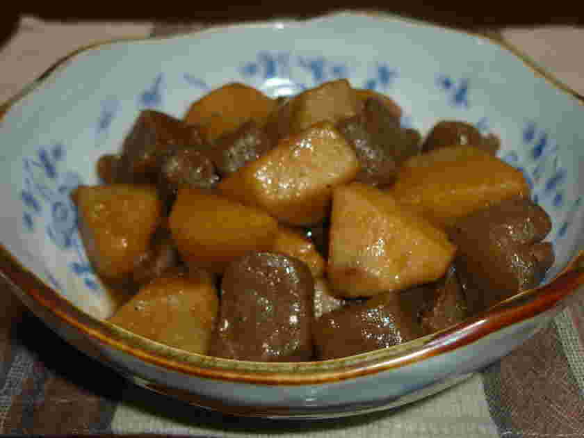 野菜のおかずのサトイモとこんにゃくの簡単炒め煮