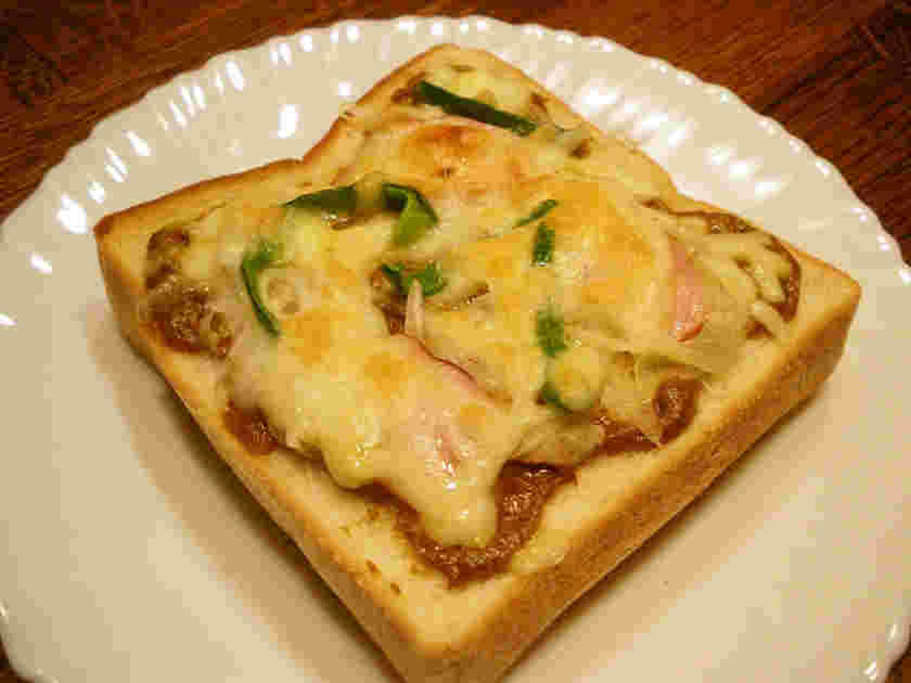 カレーピザパン