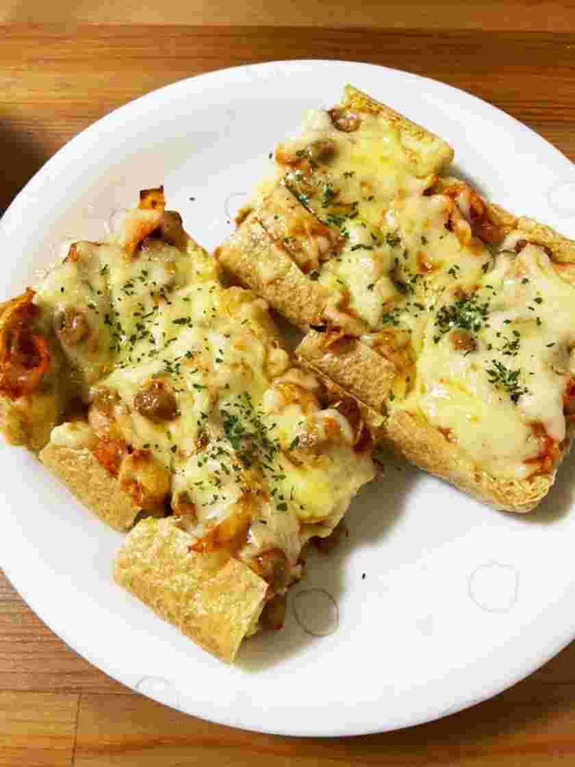 キムチ納豆の油揚げピザ