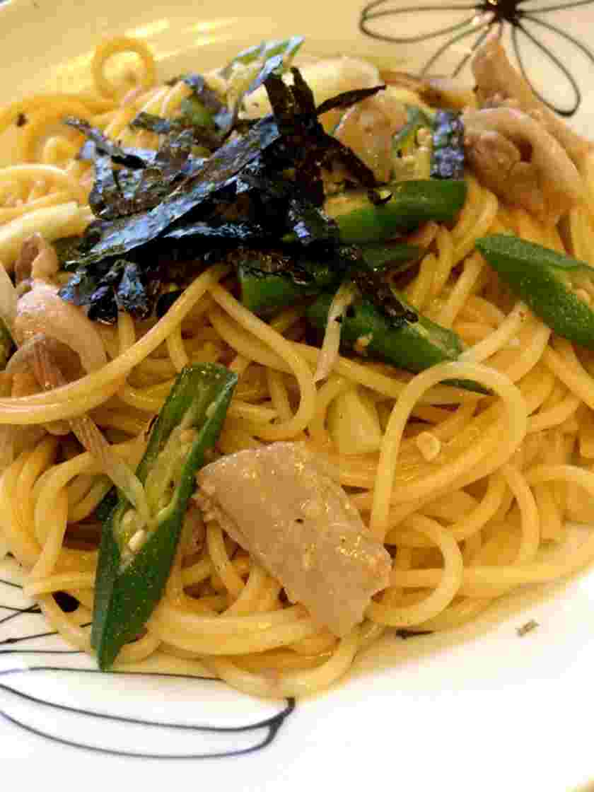 オクラとみょうがと豚バラ肉の和風パスタ