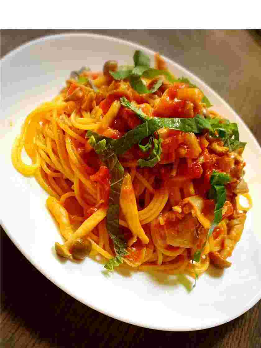 豚肉とキノコのトマトソースパスタ