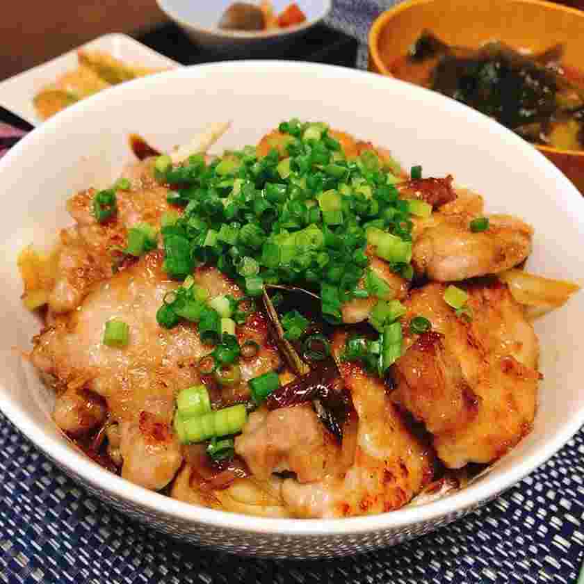 柔らか豚ヒレ肉のスタミナ豚丼