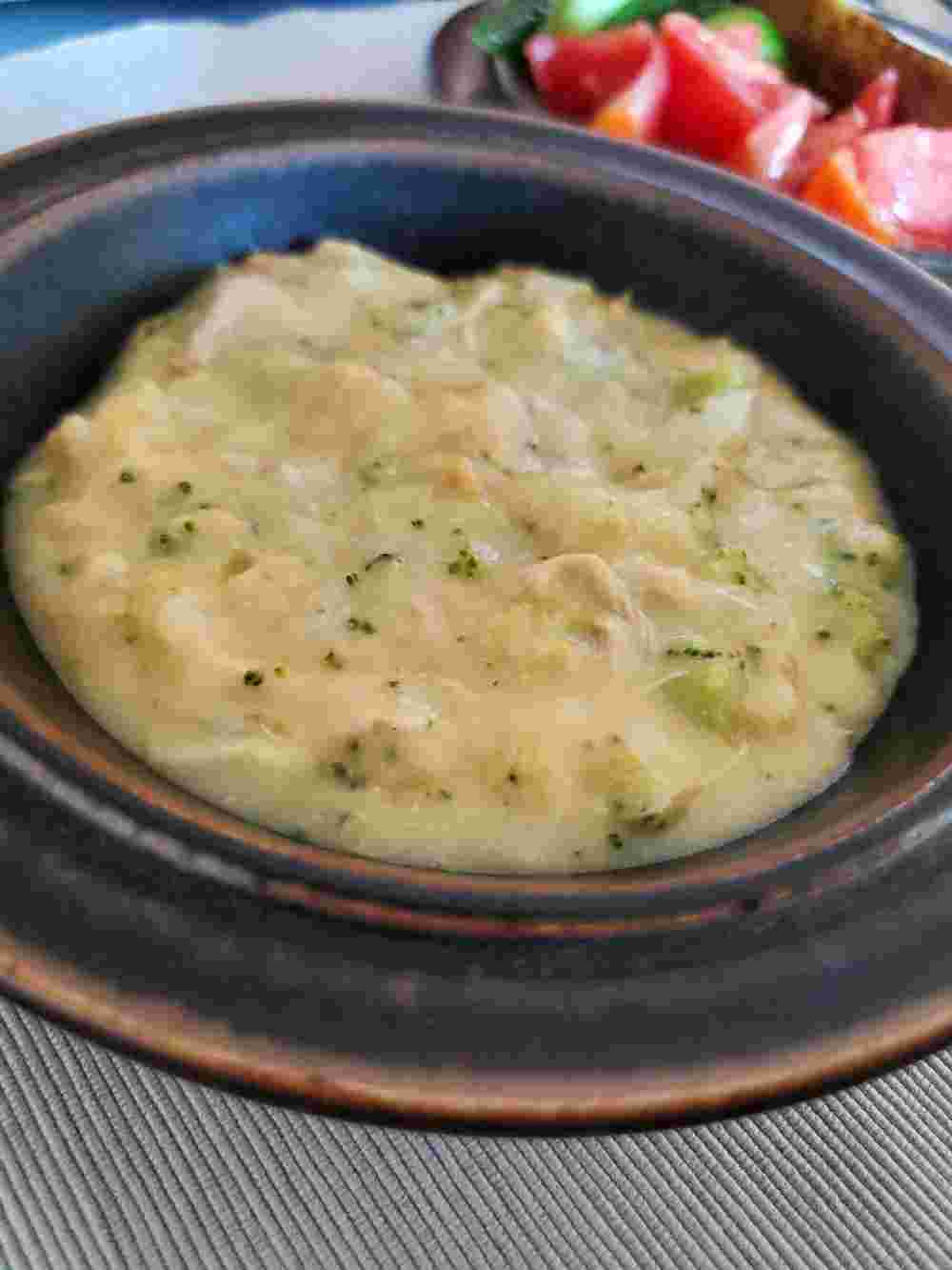ブロッコリーと鶏肉のチーズスープ