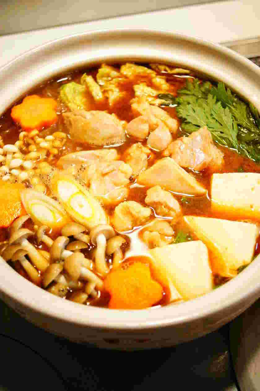 鶏もも肉と野菜の味噌煮込み鍋
