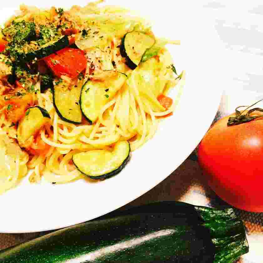 レタスとフレッシュトマトのパスタ