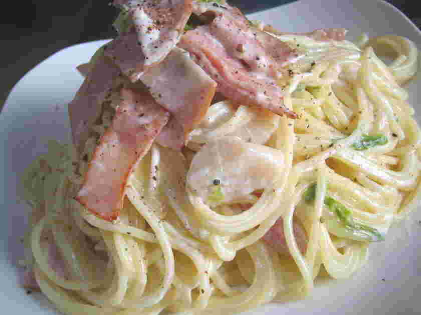 ハムと帆立とレタスのクリームパスタ