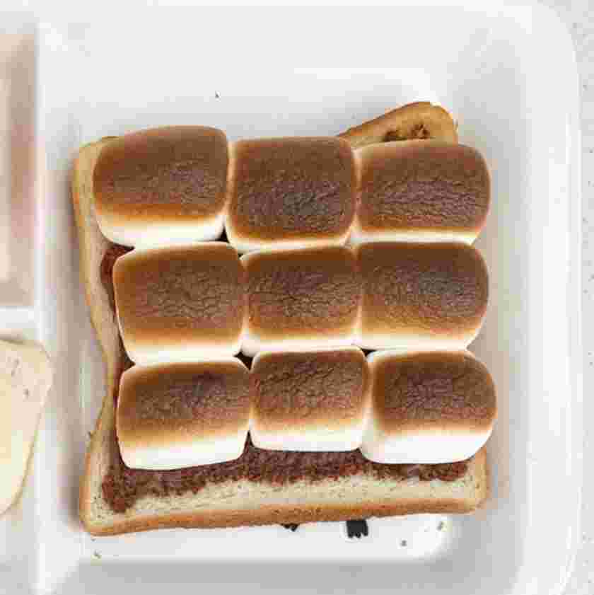 朝食に合うスモア風トースト
