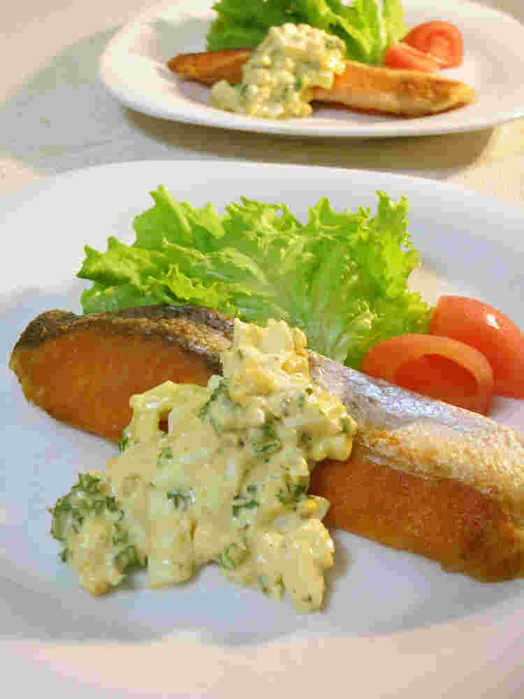 朝食に合う鮭のタルタルソース