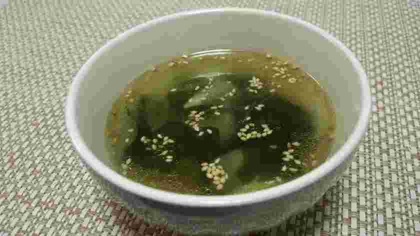 副菜のわかめと玉ねぎの中華風スープ