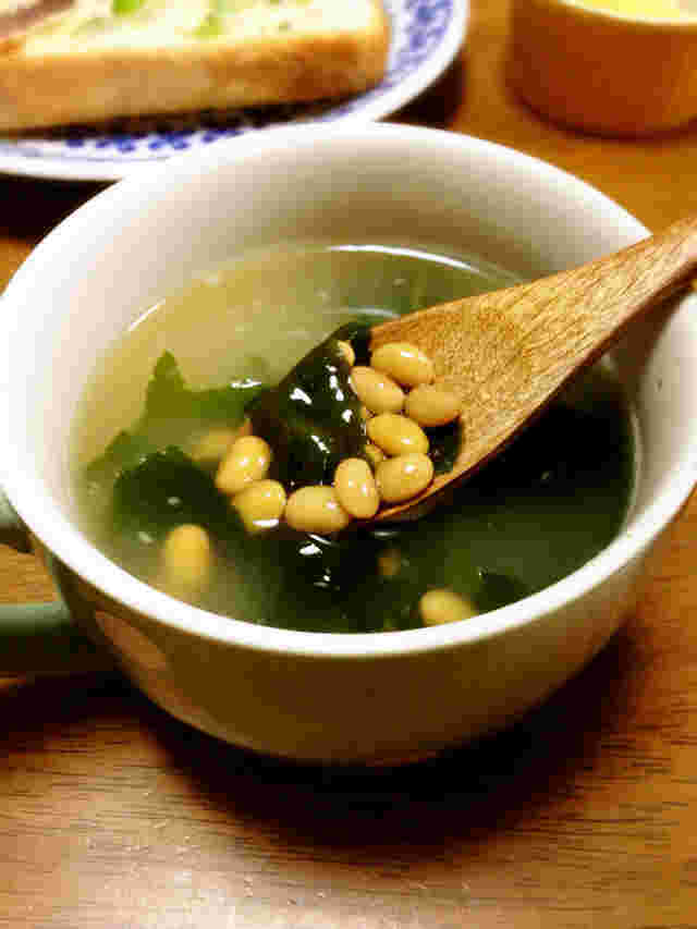 納豆料理の中で人気の高いわかめスープ