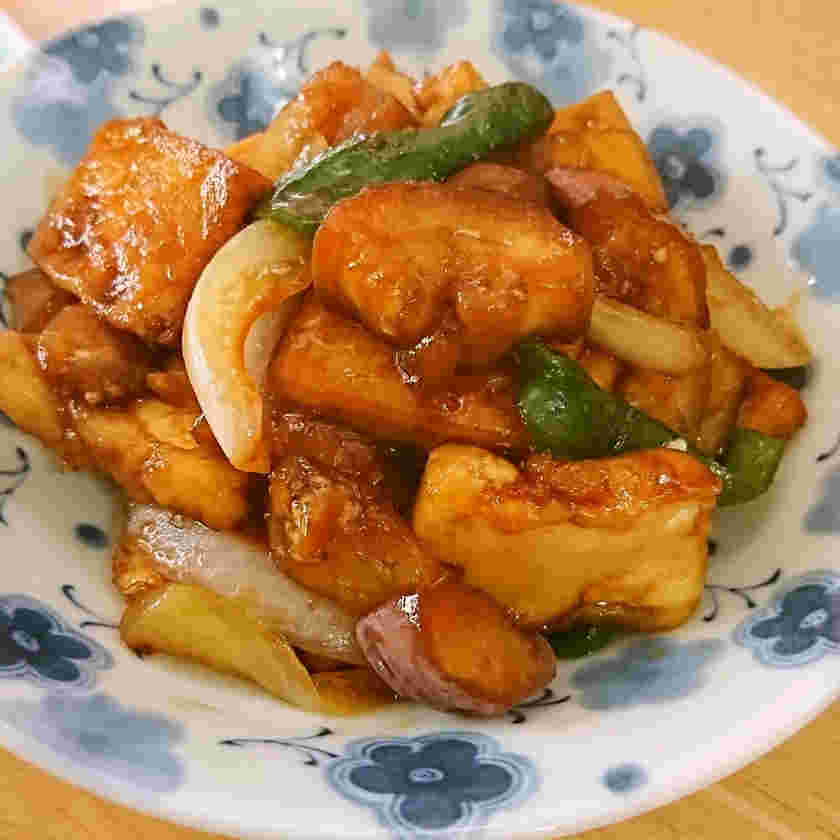 今夜のおかずに使える厚揚げと野菜の甘酢炒め