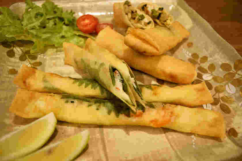 カニ料理のボイルずわい蟹の春巻き