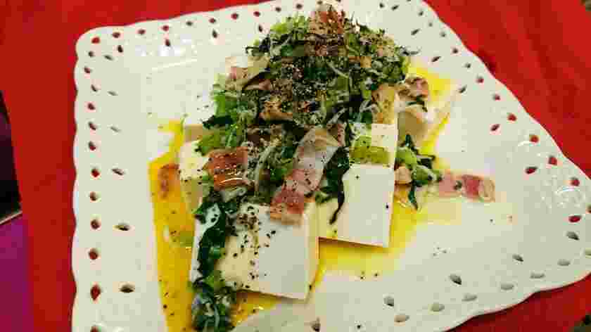 ベーコンと小松菜のしらす豆腐卵だしサラダ