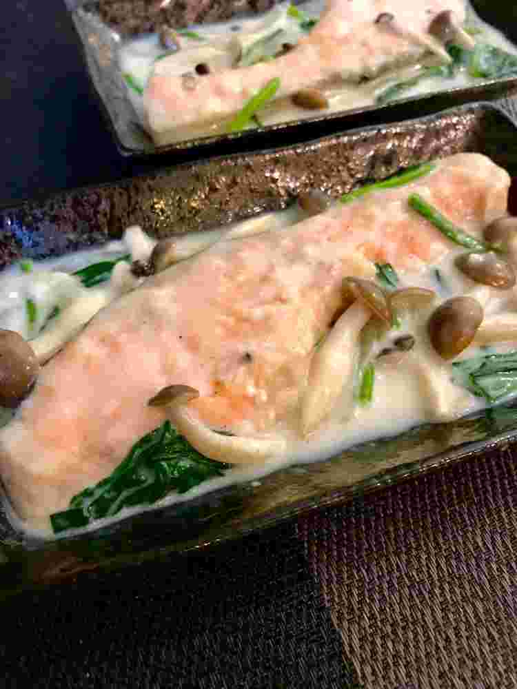 魚料理の鮭とほうれん草のクリーム煮