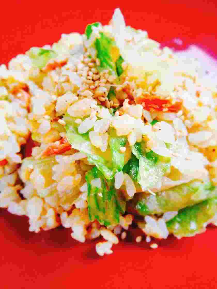 簡単魚料理のレタスと紅鮭のチャーハン