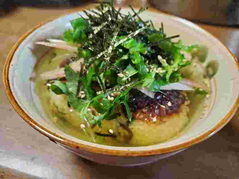塩こんぶと焼きおにぎりのお茶漬け