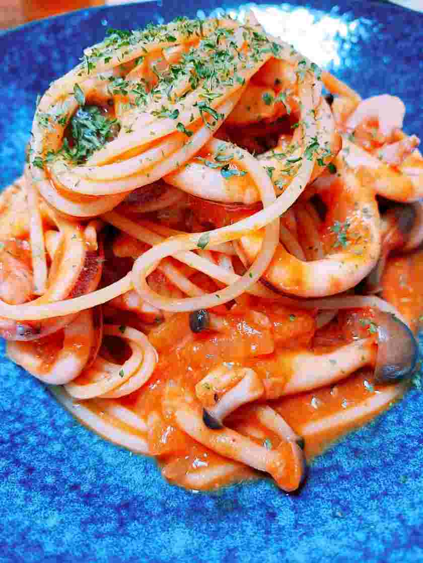 イカとベーコンのトマトパスタ