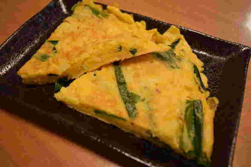 粉ものを使ったニラとキャベツの卵焼き